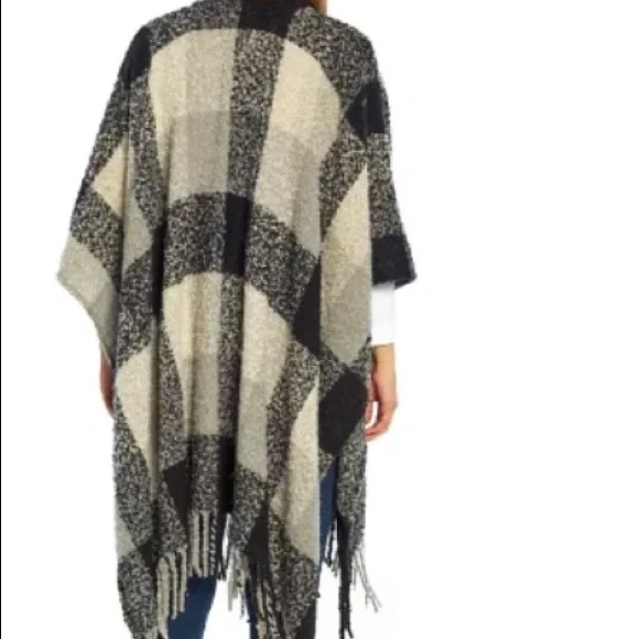 Woolrich Woolen Mills Cozy Blanket Wrap NWT - Picture 2 of 5